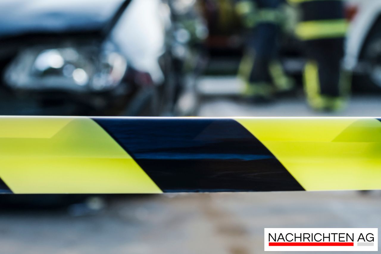 Schock-Unfall in Reinickendorf: 19-Jähriger crashte mit Kleintransporter!