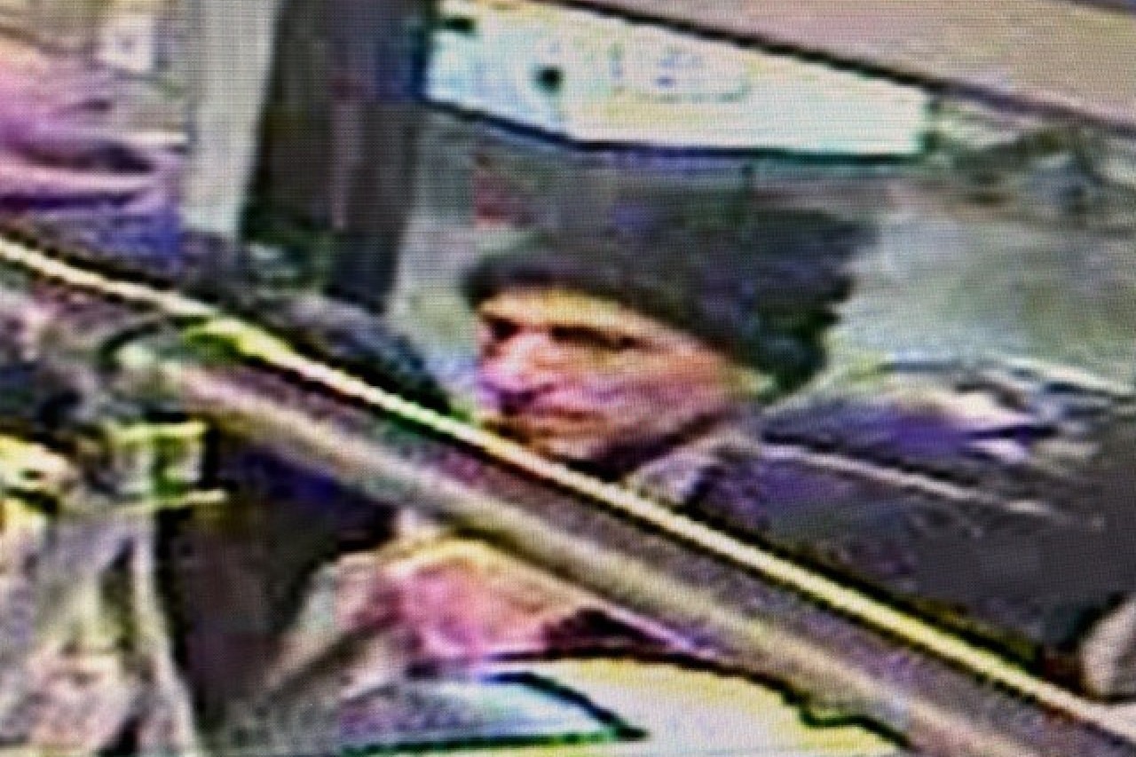 Unbekannter Belästiger in U-Bahn: Polizei bittet um Hinweise!