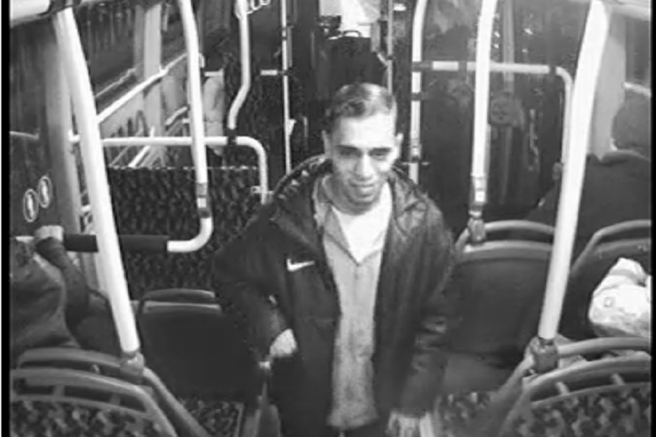 Wem gehört das Spray? Polizei sucht zweiten Täter nach Bus-Angriff!