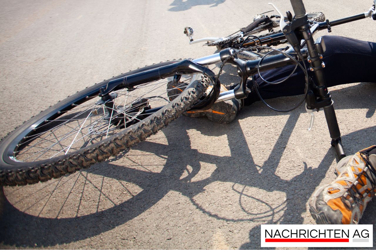Radfahrer schwer verletzt: Unfall mit 84-jähriger Autofahrerin in Grünau
